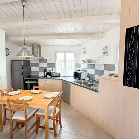 Jolie Au Calme Avec Vue Sur Le Clocher * Ars-en-Ré