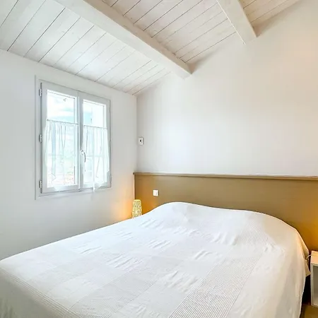 Jolie Au Calme Avec Vue Sur Le Clocher Ars-en-Ré