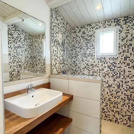 Jolie Au Calme Avec Vue Sur Le Clocher Ars-en-Ré