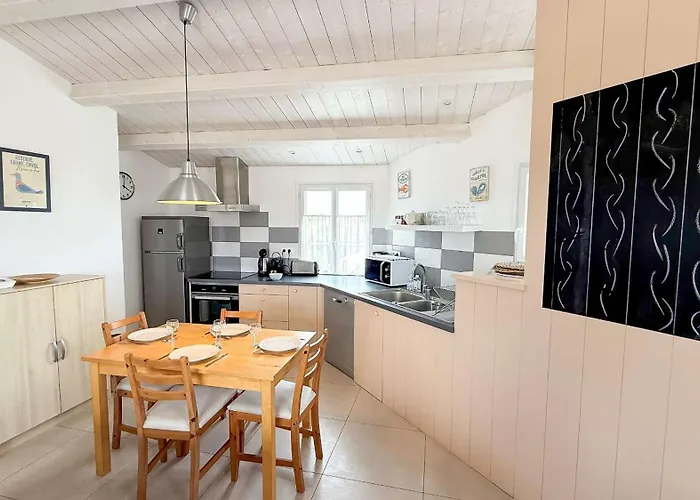 Jolie Au Calme Avec Vue Sur Le Clocher * Ars-en-Ré