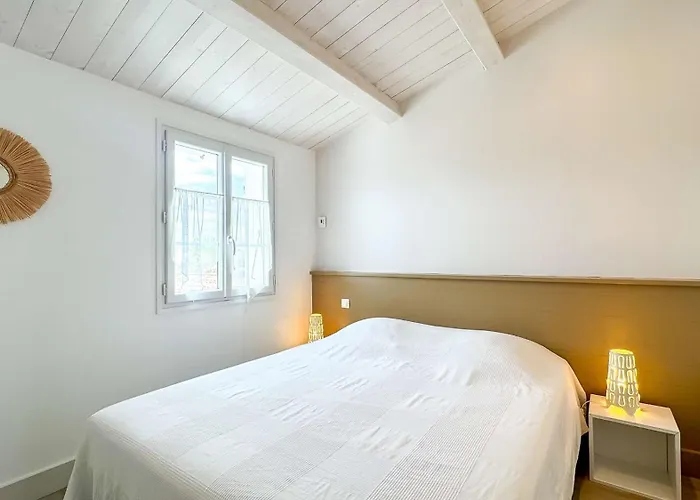 Jolie Au Calme Avec Vue Sur Le Clocher Ars-en-Ré